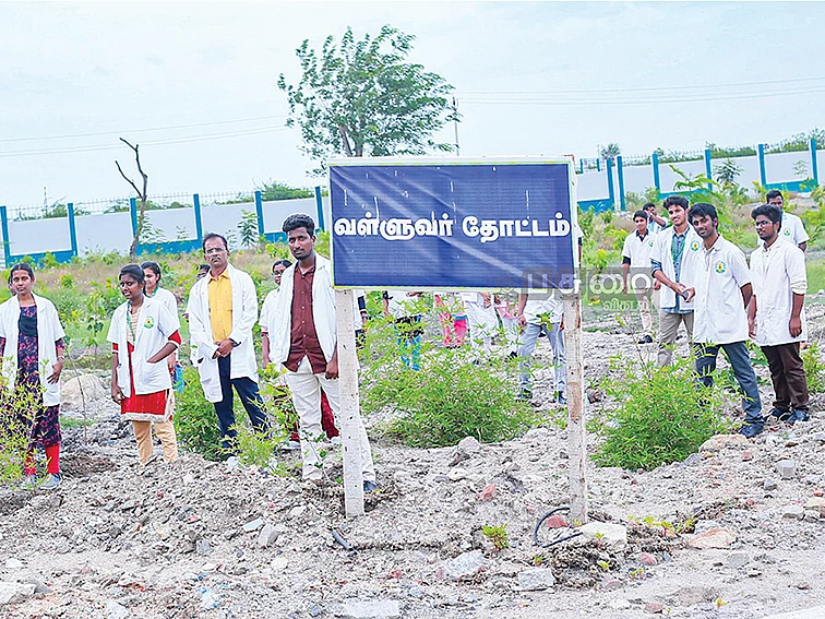 பார்க்குமிடமெல்லாம் பசுமை... திசையெங்கும் திருக்குறள்!மருத்துவக்கல்லூரியில் மாற்றம்!