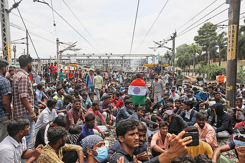 ‘அக்னிபத்’ விவகாரத்தில் நடப்பது என்ன?
