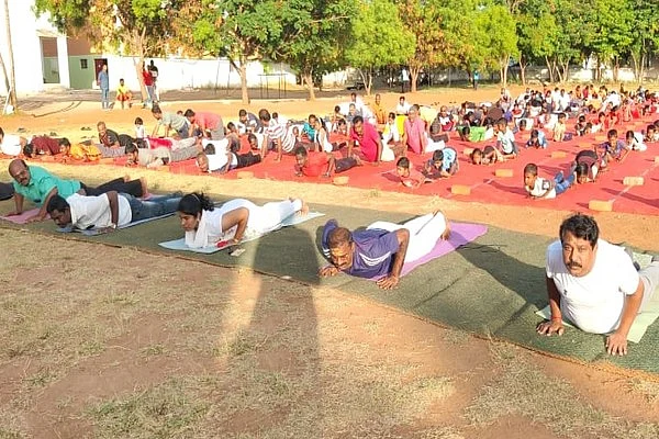 யோகா நிகழ்ச்சியில் பங்கேற்ற நயினார் நாகேந்திரன்