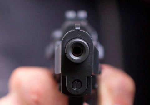 `உணவில் உப்பு அதிகமாகிருச்சு!' 
மருமகளிடம் கோபப்பட்ட 80 வயது முதியவர்; அதிர்ச்சிப் பின்னணி!