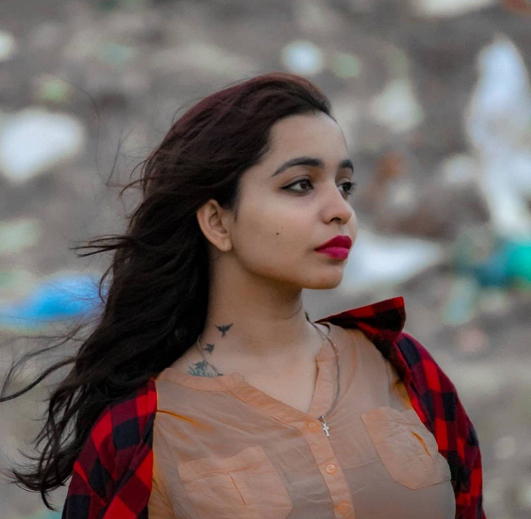 `மணப்பெண்ணாக விருப்பம்; மனைவியாக வேண்டாம்!’ - தன்னைத்தானே திருமணம் செய்யும் பெண்; கோவாவில் தேனிலவு