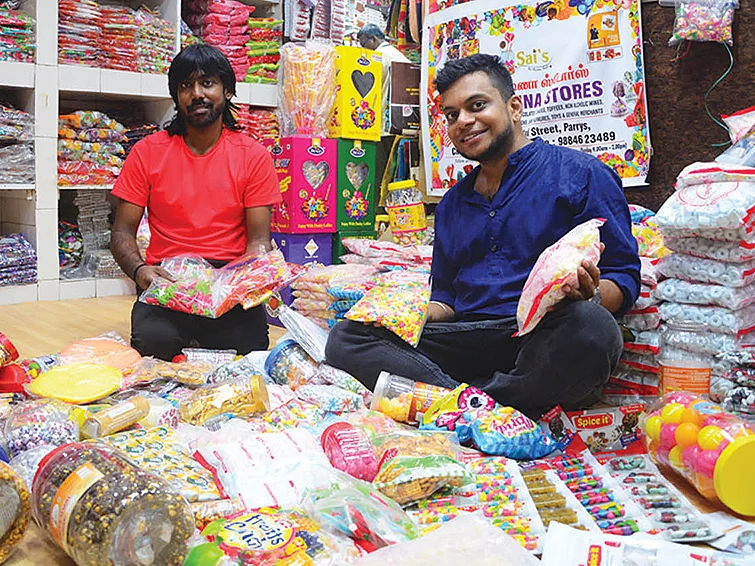 தலைமுறை தாண்டிய வெற்றி...
சென்னையில் கலக்கும் 90’ஸ் கிட்ஸ் ஷாப்!
