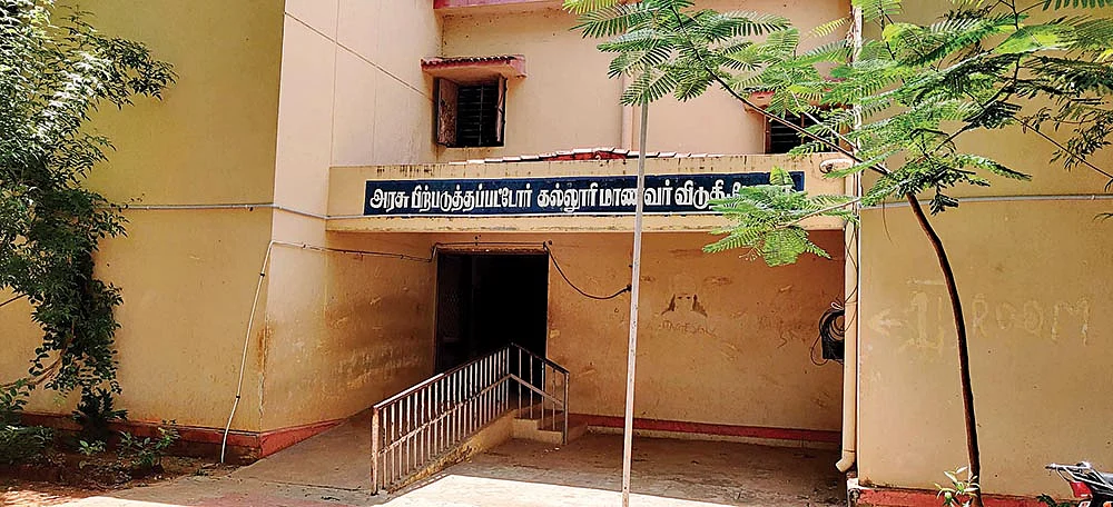 புதிய உணவுத் திட்டம்... ஆதிதிராவிட மாணவர்களிடம் பாகுபாடு காட்டுகிறதா அரசு?