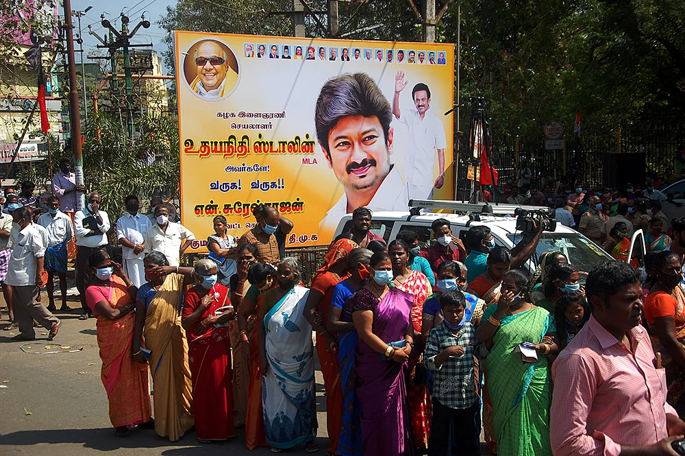 மீண்டும் தலைதூக்கும் பேனர் கலாசாரம்... முற்றுப்புள்ளி வைப்பாரா முதல்வர்?