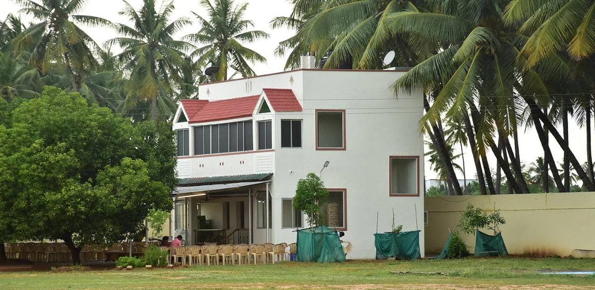 ஓ.பி.எஸ் - பண்ணை வீடு