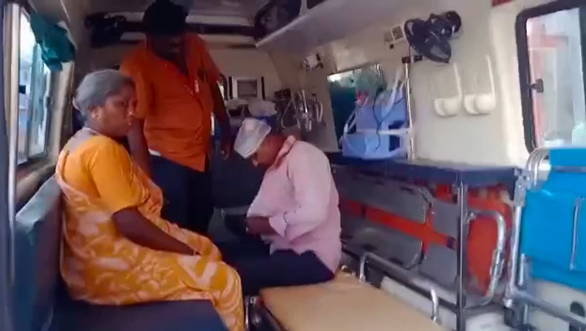 தேனி: நலத்திட்ட உதவிகள் வழங்கும் விழாவில் அடிதடி; திமுக உட்கட்சிப் பூசல்? - காவல்நிலையத்தில் புகார்