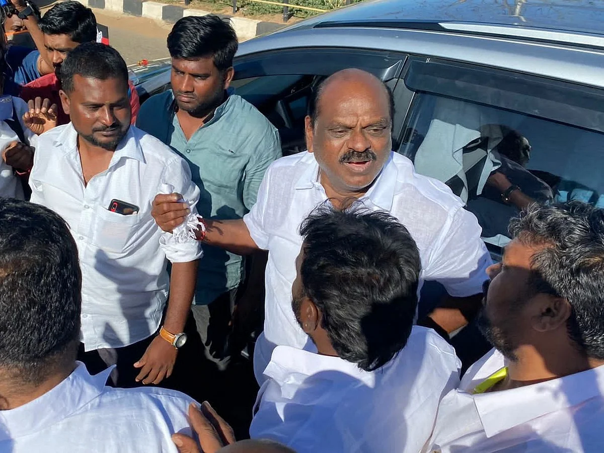 ``ஒற்றுமை தேவை... அதிமுக-வில் இரட்டைத் தலைமை வேண்டும்!" - தஞ்சையில் வைத்திலிங்கம்