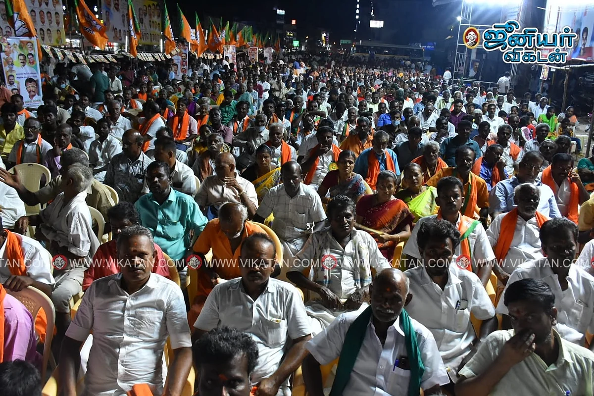 வந்திருந்த தொண்டர்கள்