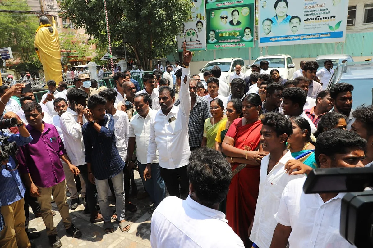 ஒற்றைத் தலைமை கோஷம்