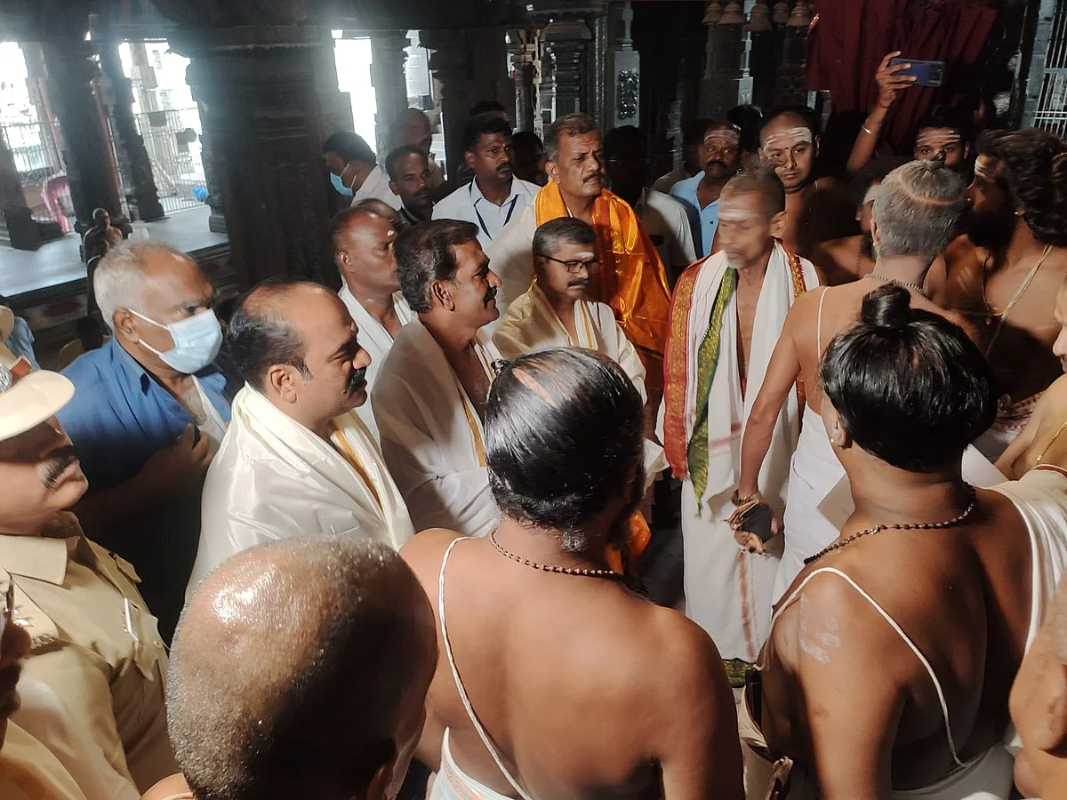 சிதம்பரம் நடராஜர் கோயிலில் அதிகாரிகள் ஆய்வு