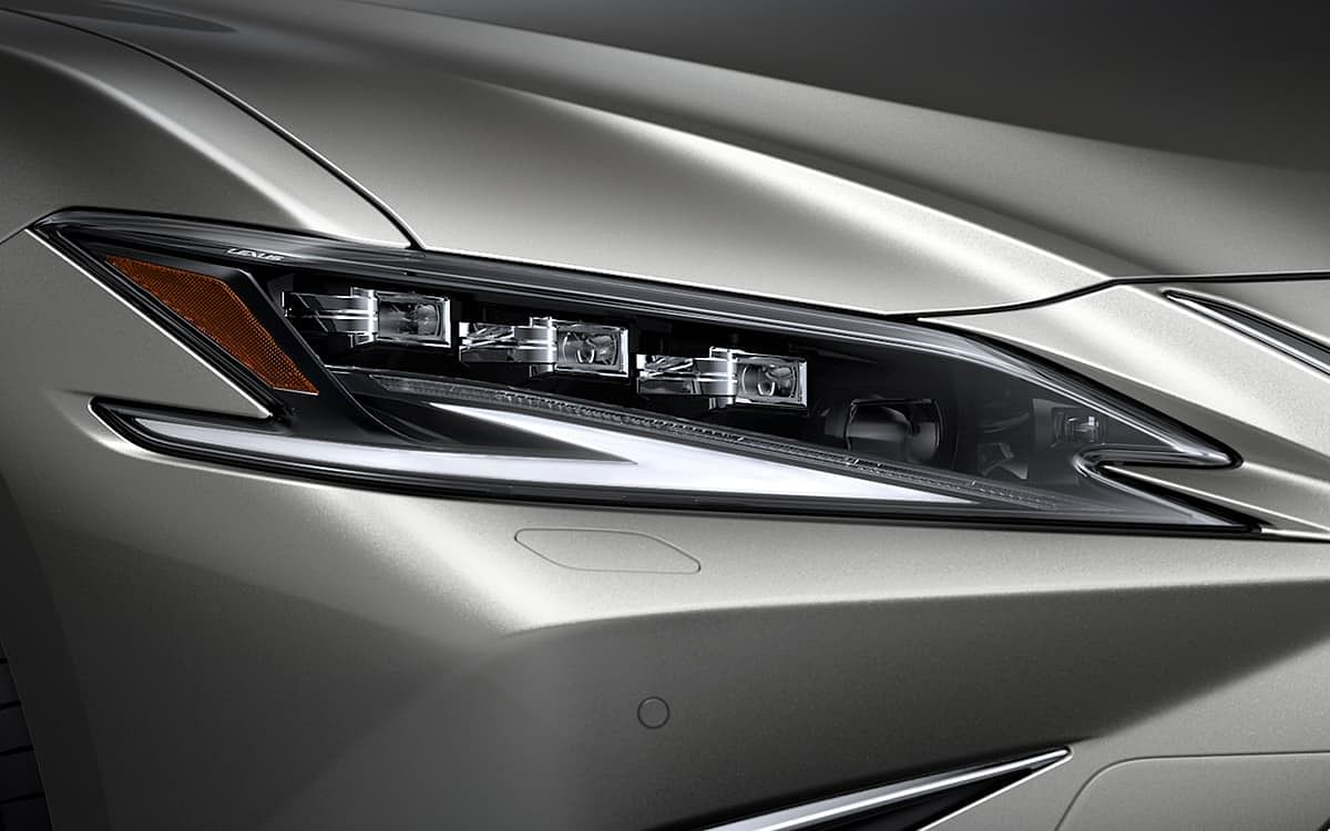 Lexus ES300h - Wide Angle Headlights