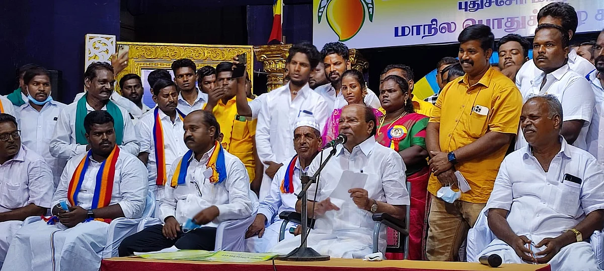 பொதுக்குழு கூட்டத்தில் மருத்துவர் ராமதாஸ்