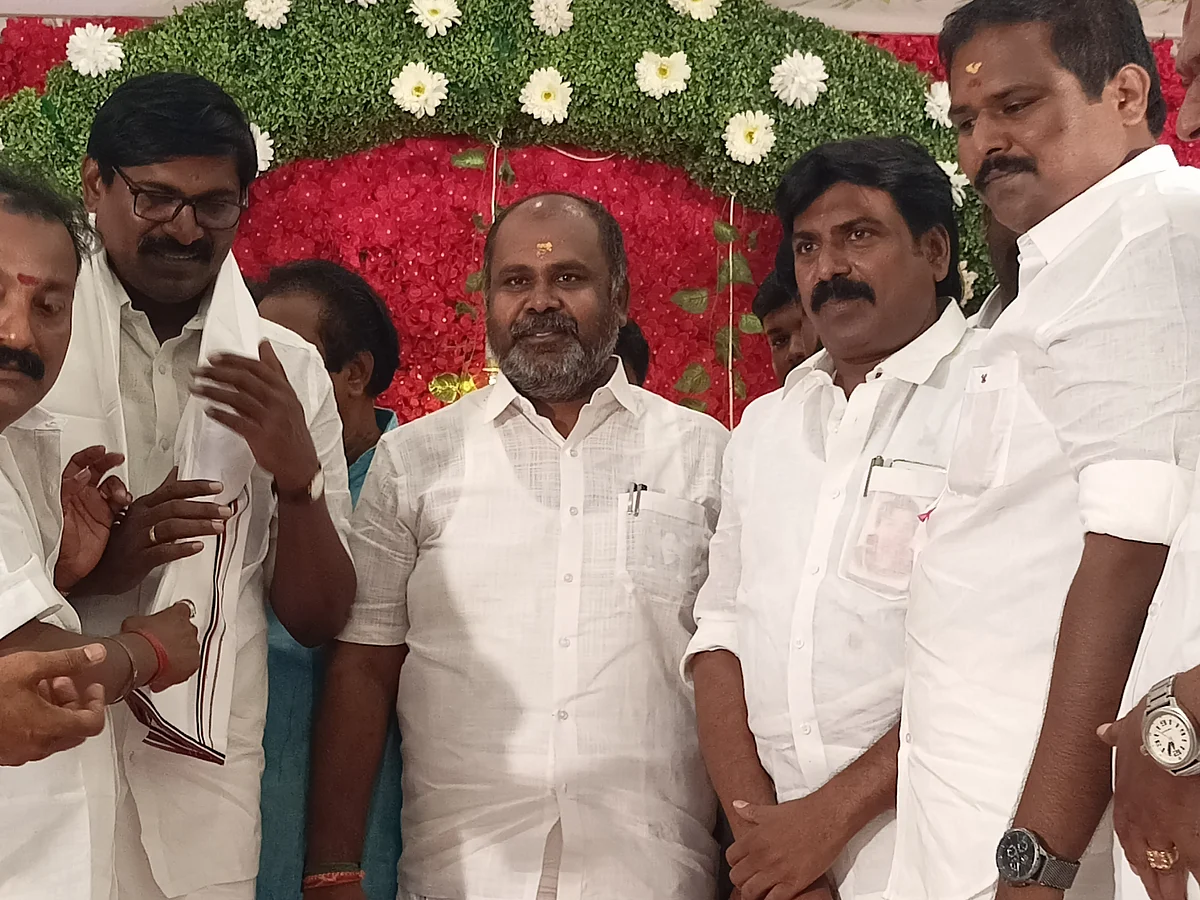 ``ஓ.பி.எஸ்-க்கு அதிமுக-வில் உச்சபட்ச பதவிகளை ஜெயலலிதா வழங்கிவிட்டார், அதனால்..!" - ஆர்.பி.உதயகுமார்