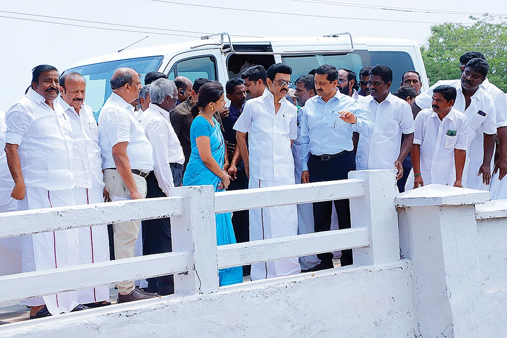 டெல்டா மாவட்டத் தூர்வாரும் பணி... முறைகேடுகளை கண்டுபிடித்தாரா முதல்வர்?