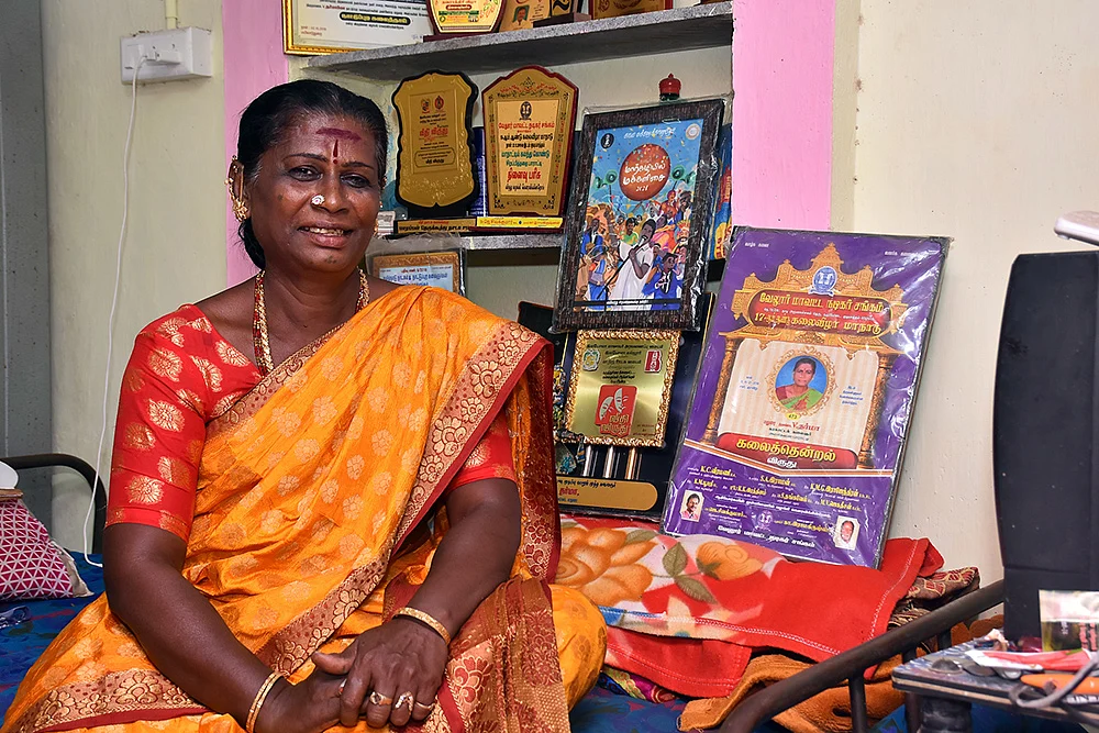 ‘`எனக்கு 65 வயசு, என் ஆட்டத்துக்கு 52 வயசு!” - திருநங்கை தருமம்மா