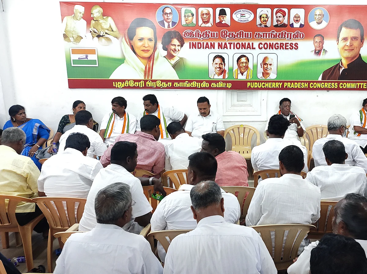புதுச்சேரி: ``எத்தனை காலம்தான் ஏமாற்றுவீர்கள்?" – முன்னாள் முதல்வர் நாராயணசாமியை சீண்டிய கந்தசாமி