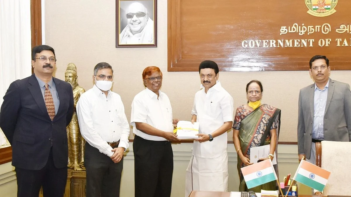 அறிக்கை சமர்ப்பித்த சிறப்புக்குழு
