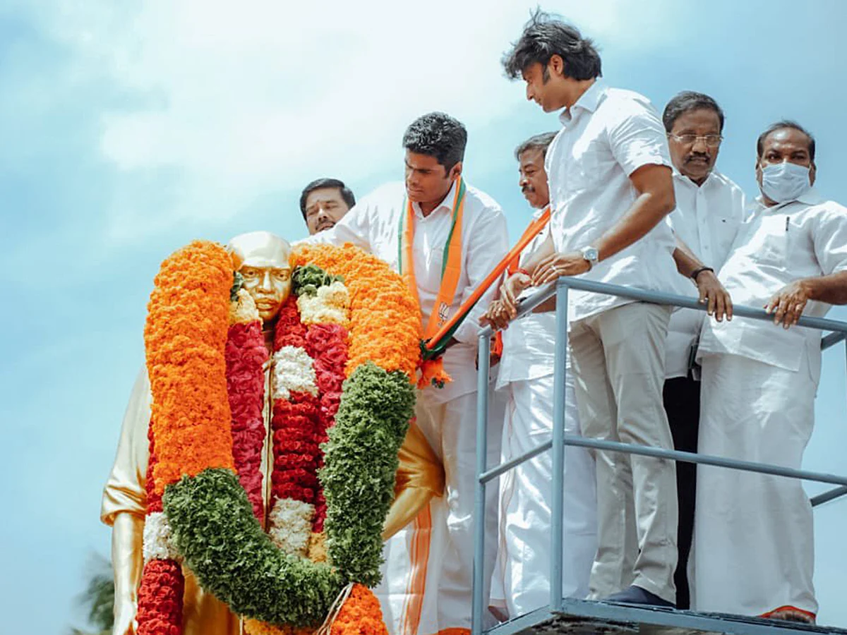 அன்று பட்டேல்... இன்று காமராஜர்... காங். தலைவர்களை அபகரிக்கிறதா பா.ஜ.க?