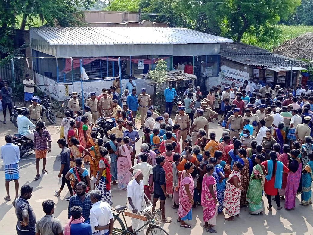 உறவினர்கள் சாலை மறியல்