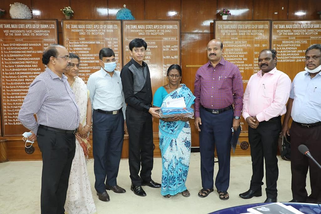 உடன்பிறந்த ஐந்து மாற்றுத்திறனாளிகளை பராமரிக்கும் சுகுணா; மறுவாழ்வுக்கு உதவிய ராதாகிருஷ்ணன் ஐ.ஏ.எஸ்