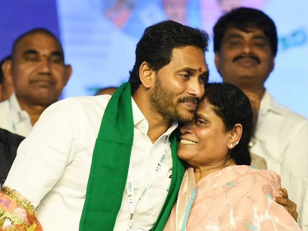 ஒய்.எஸ்.ஆர் காங்கிரஸ் பதவியை ராஜினாமா செய்த ஜெகன்மோகன் ரெட்டியின் தாயார்... காரணம் என்ன?!