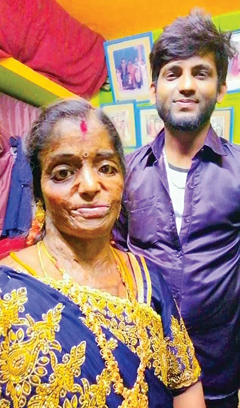 கணவருடன்...