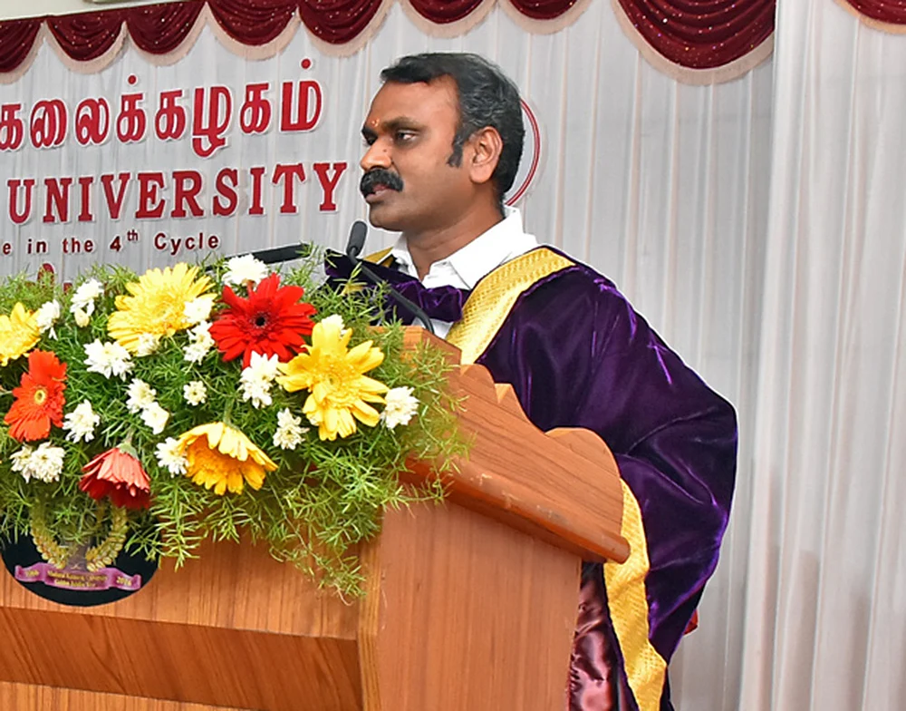 மிஸ்டர் கழுகு: மதுரையில் முருகன்... சென்னையில் மோடி... ஆளுநரின் அடுத்தடுத்த அட்டாக்!