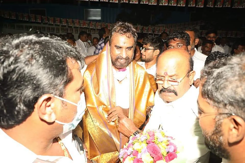 வேலுமணி