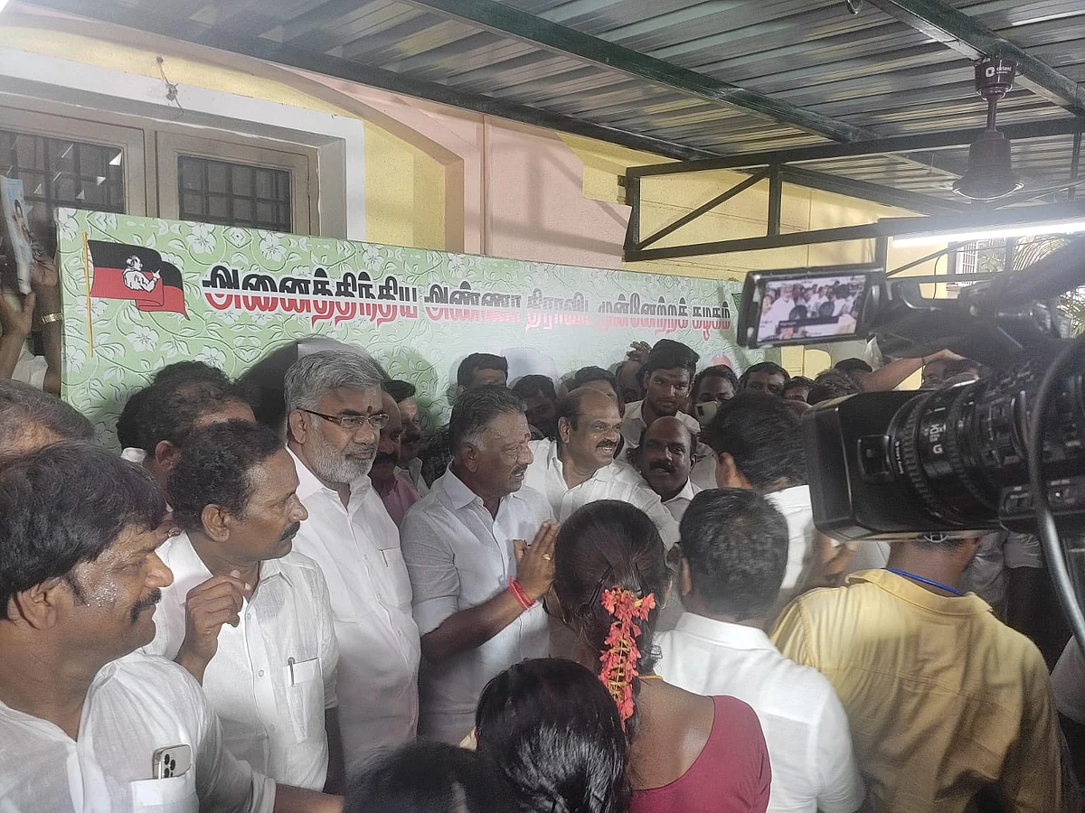 ஓ.பி.எஸ் ஆதரவாளர்கள் சந்திப்பு