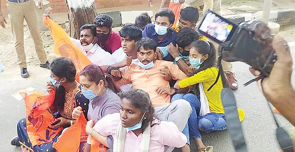 கவர்னர் கான்வாய் முதல் கள்ளக்குறிச்சி வரை... தடுமாறும் உளவுத்துறை!