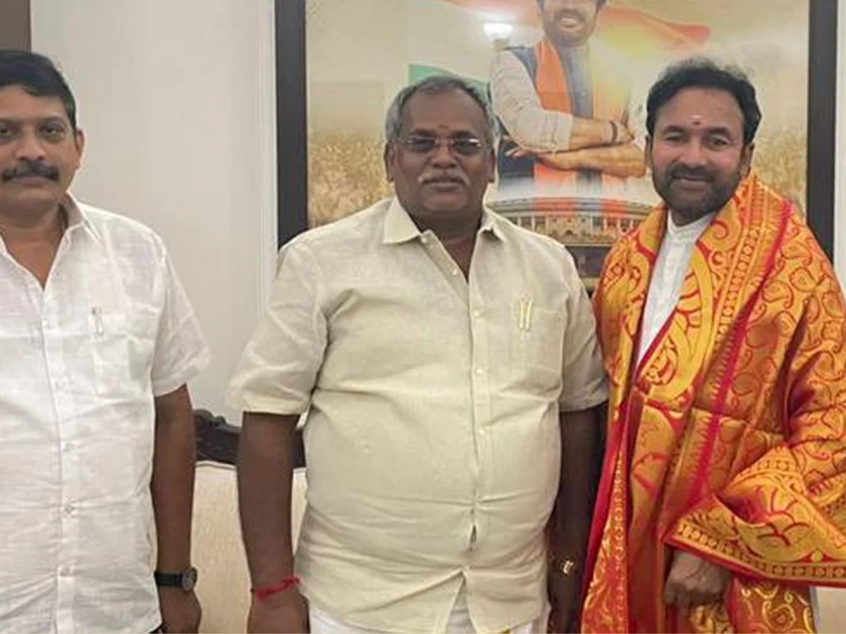 மத்திய அமைச்சருடன் கைகுலுக்கும் ‘தேடப்படும் குற்றவாளி?’ - புதுச்சேரி பா.ஜ.க-வின் பூகம்ப அரசியல்