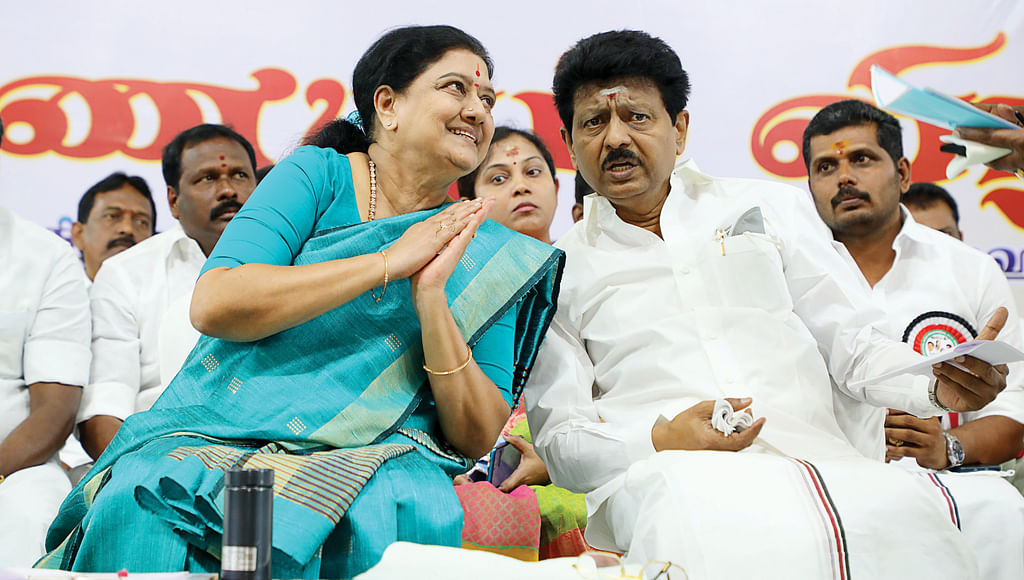 சசிகலா, திவாகரன்