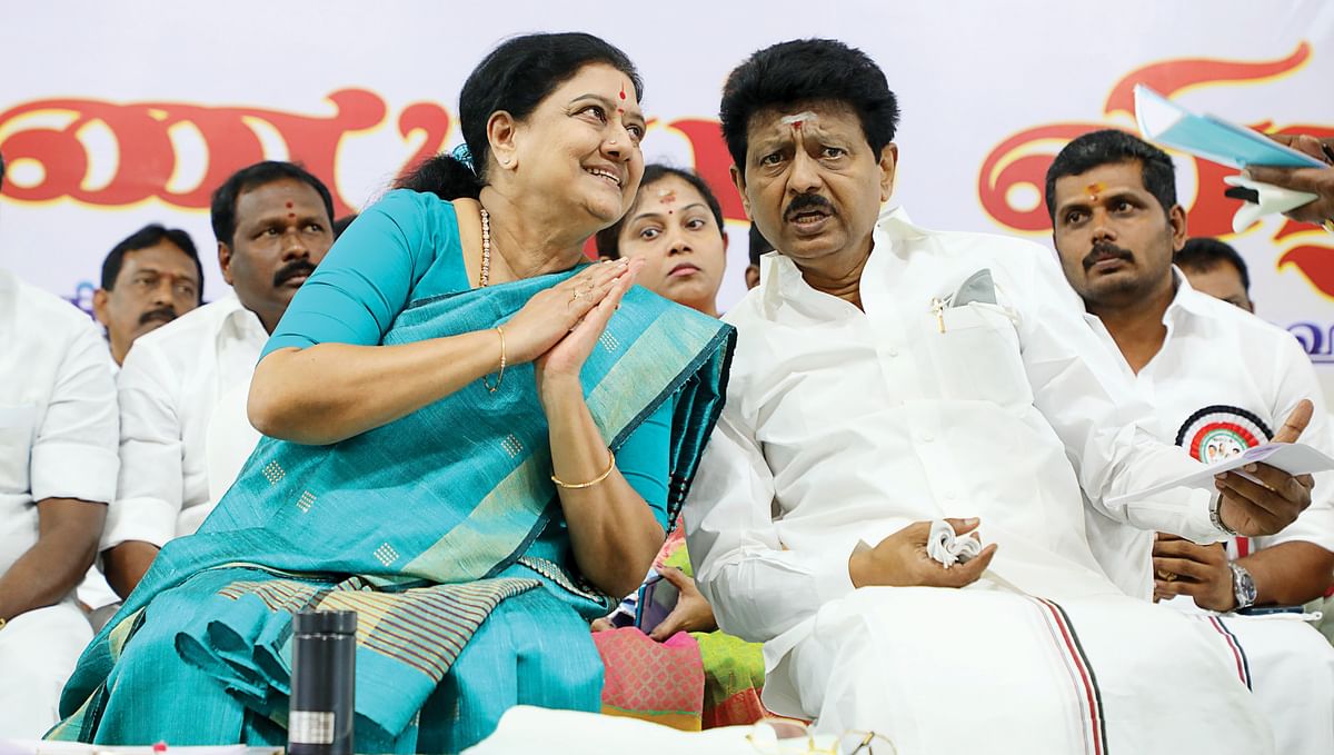 சசிகலா, திவாகரன்