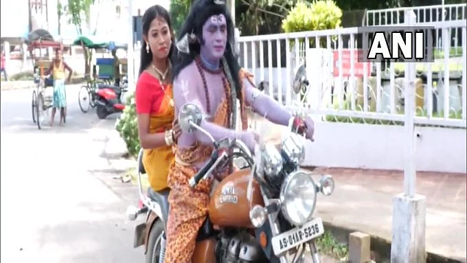 சிவன் வேடமிட்டு நாடகம் போட்ட நபர் - அஸ்ஸாம்