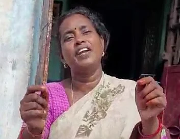 மாணவியின் தாய் செல்வி