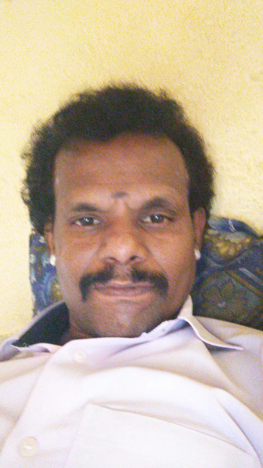 நிலஒளி (தமிழ் ஆசிரியர்)