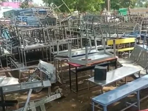சின்னசேலம்: காவல்துறை தண்டோரா; கலவரத்தில் எடுத்துச் செல்லப்பட்ட பொருள்களைத் திருப்பியளிக்கும் மக்கள்