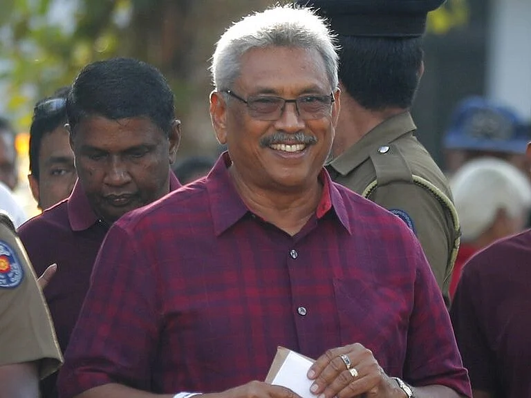 வலுக்கும் எதிர்ப்புகள்: மாலத்தீவிலிருந்து தப்பிய கோத்தபய... சிங்கப்பூரில் எத்தனை நாள்கள்?!