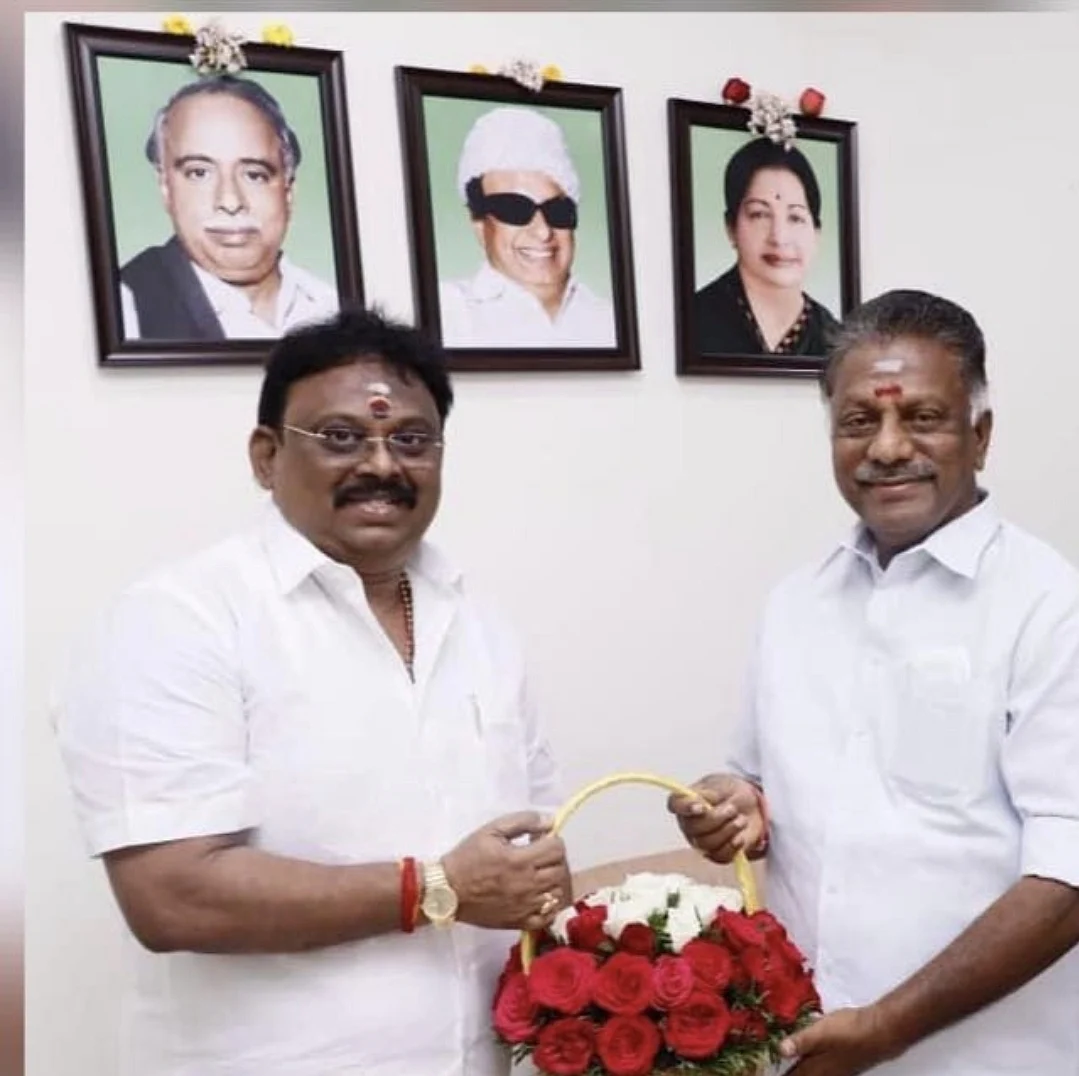 ஓ.பி.எஸ்-ஸுடன் நாஞ்சில் கோலப்பன்