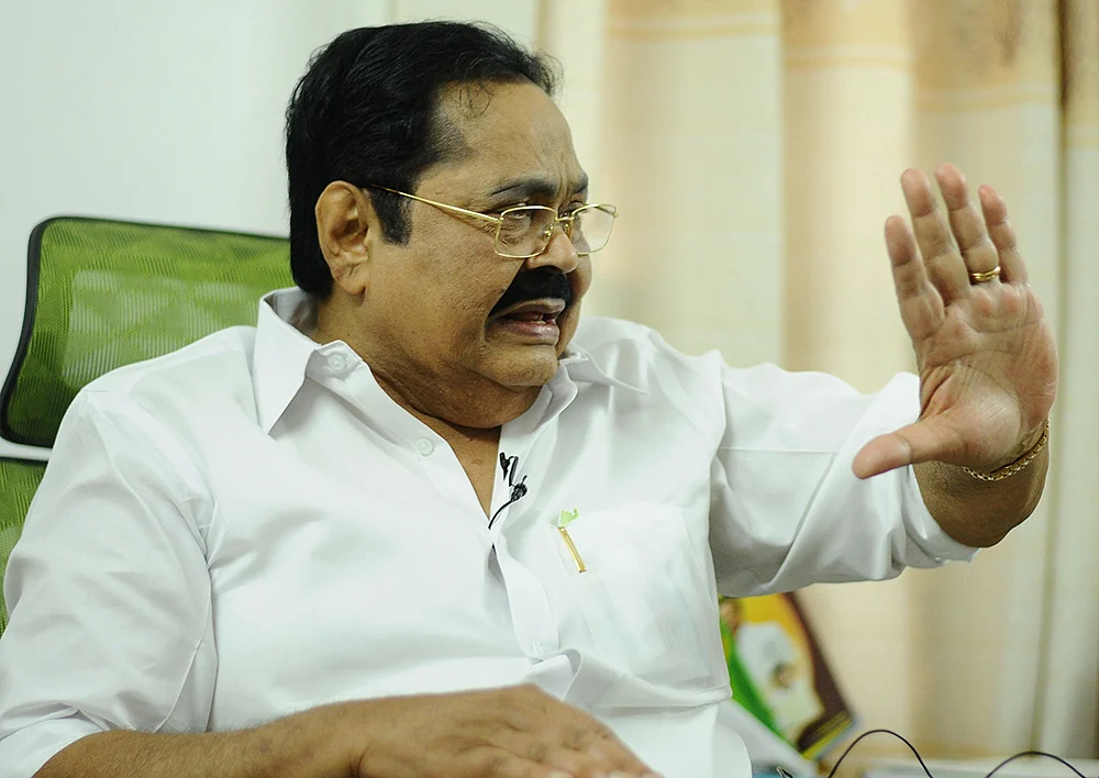 மிஸ்டர் கழுகு: மதுரையில் முருகன்... சென்னையில் மோடி... ஆளுநரின் அடுத்தடுத்த அட்டாக்!