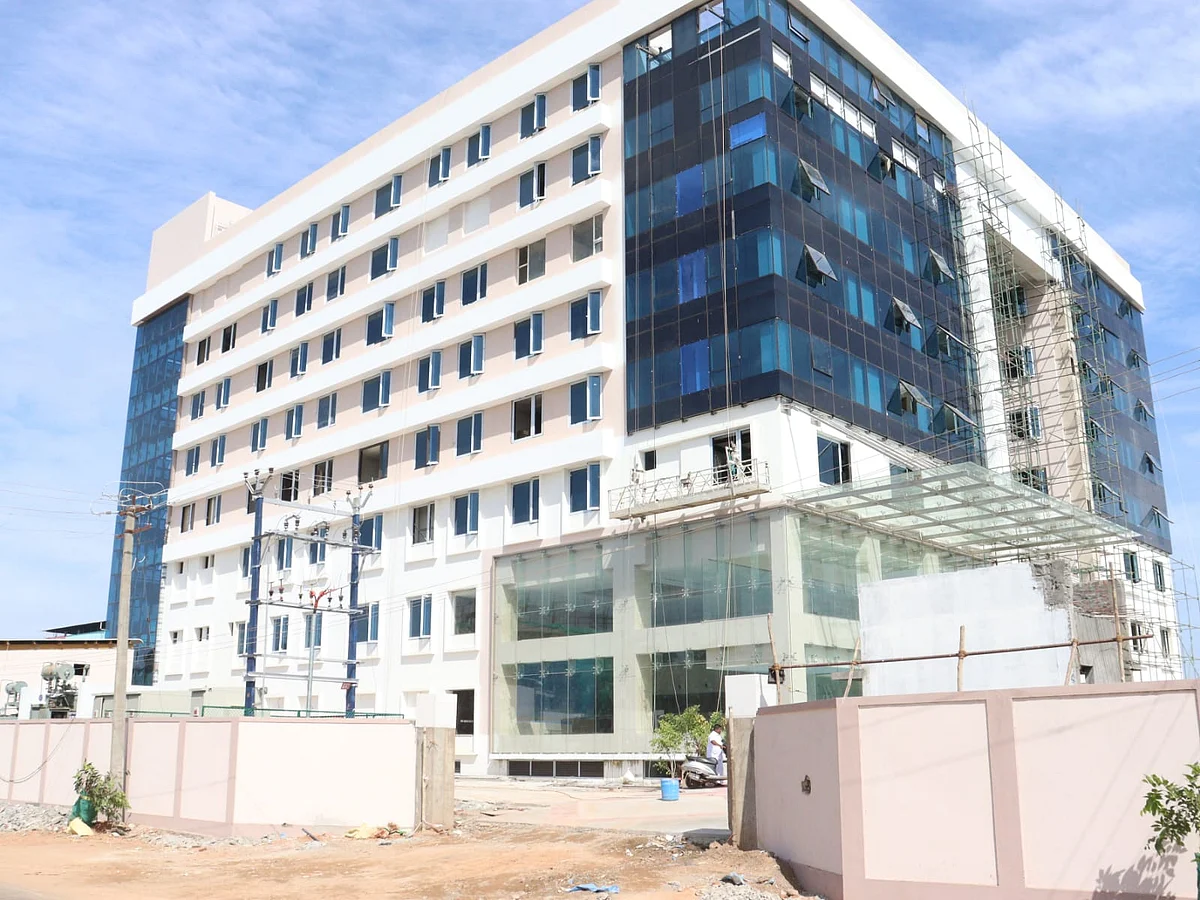 ஆர்.காமராஜ் மருத்துவமனையில் ரெய்டு