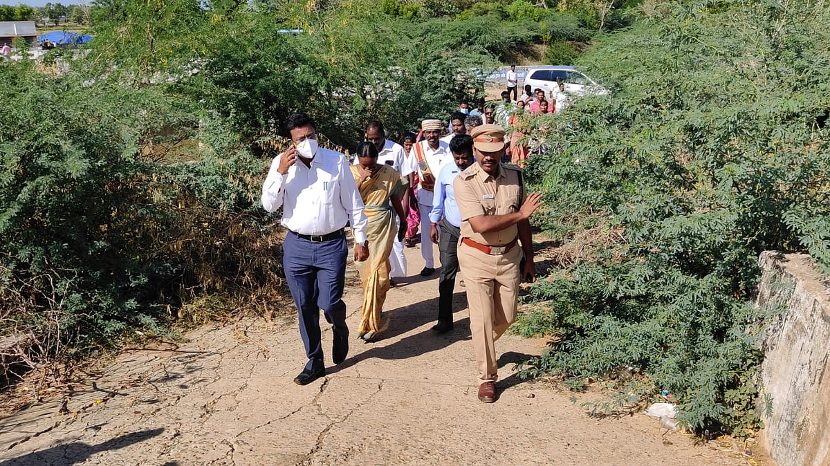 கொள்ளிடம்: இரவில் மீன் பிடிக்கச் சென்ற இளைஞர்கள்... 3 பேர் தண்ணீரில் அடித்துச் செல்லப்பட்ட சோகம்!