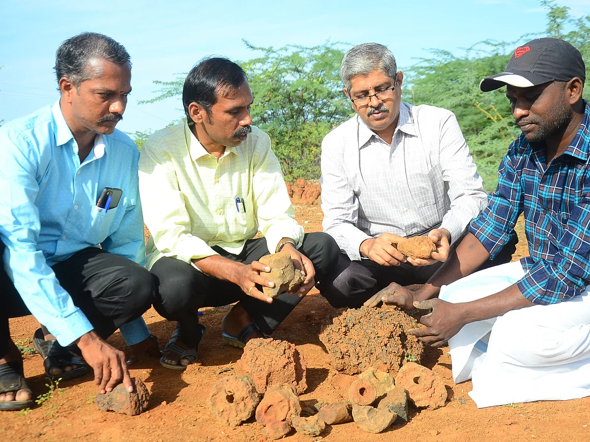 சிவகங்கை: தொடர்ந்து கண்டுபிடிக்கப்படும் பெருங்கற்கால இரும்பு உருக்காலை..!