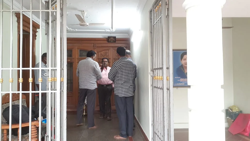 ஆர்.காமராஜ் வீட்டில் ரெய்டு