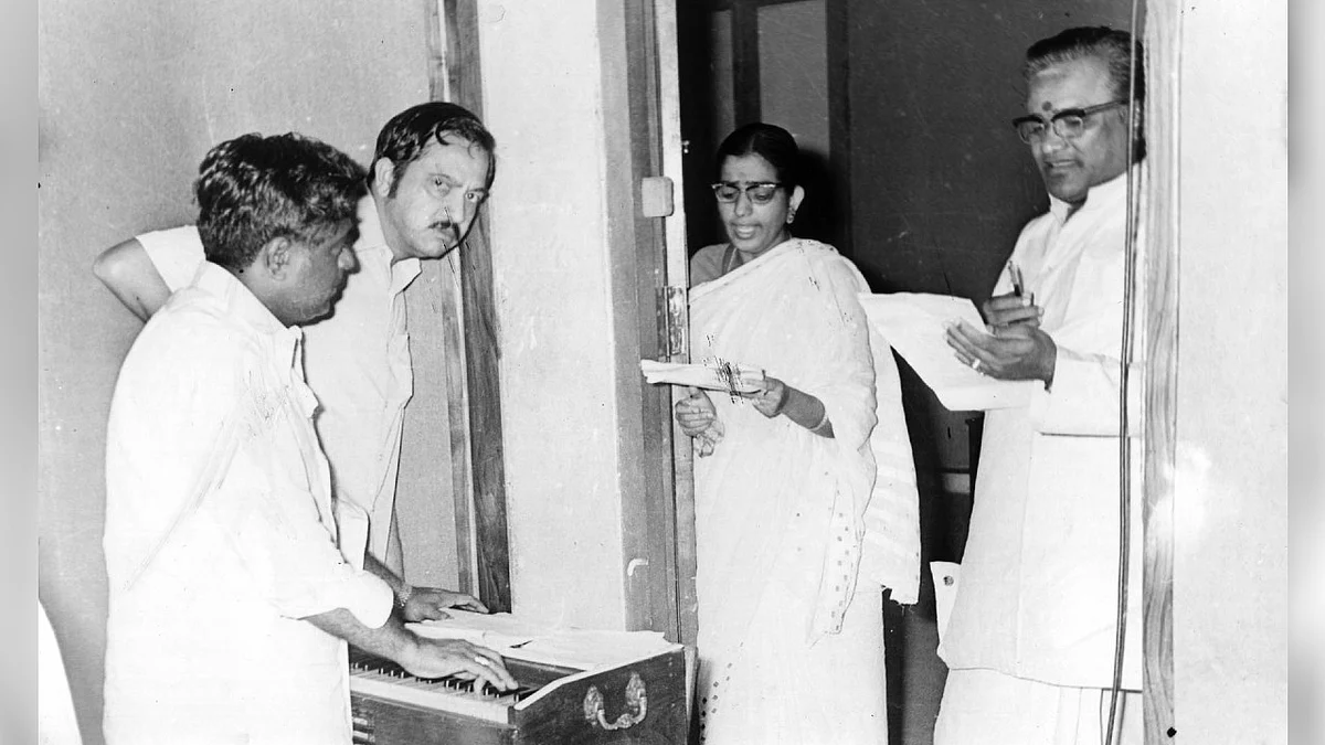 Naan Oru Rasigan - M.S.Viswanathan