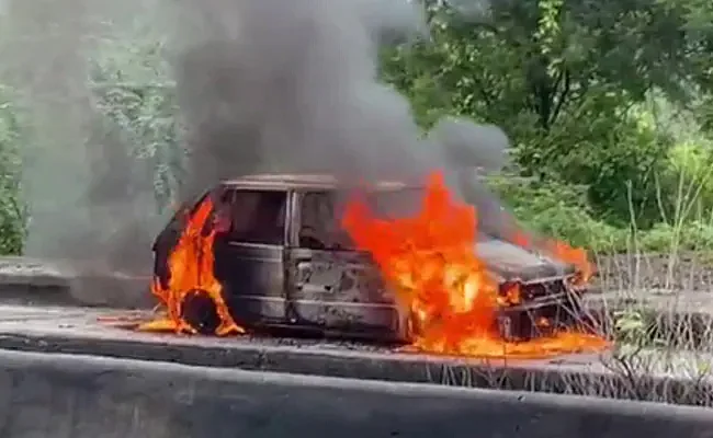தீப்பற்றி எரியும் கார்