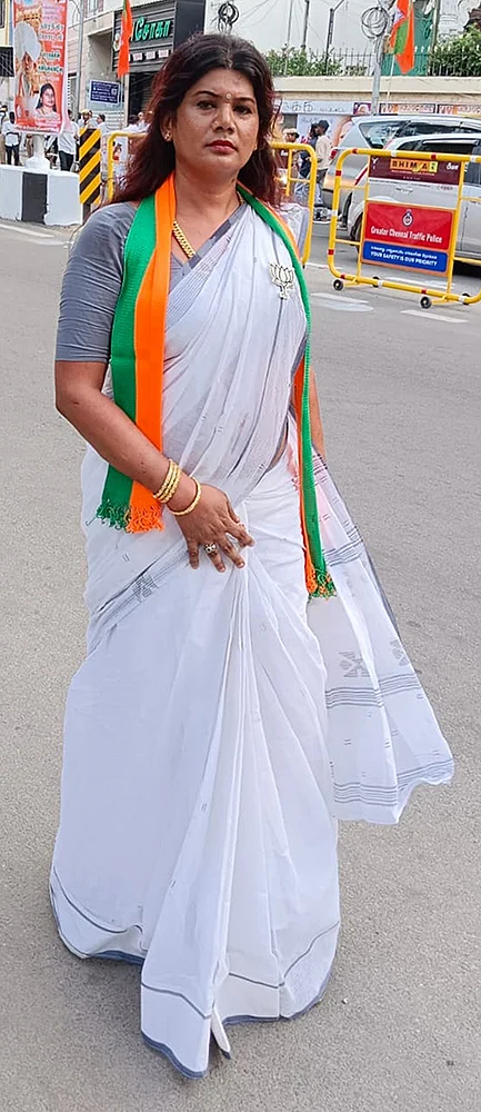நடுராத்திரியில் போன் பண்ணி கூப்பிடுறாங்க... சீறும் பா.ஜ.க திருநங்கை நிர்வாகி