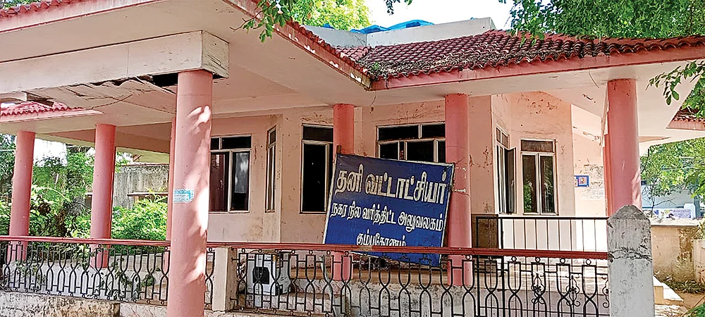 பணம் கொடுத்தால் பஸ் ஸ்டாண்டைக்கூட பட்டா போடலாம்! - இது கும்பகோணம் கூத்து