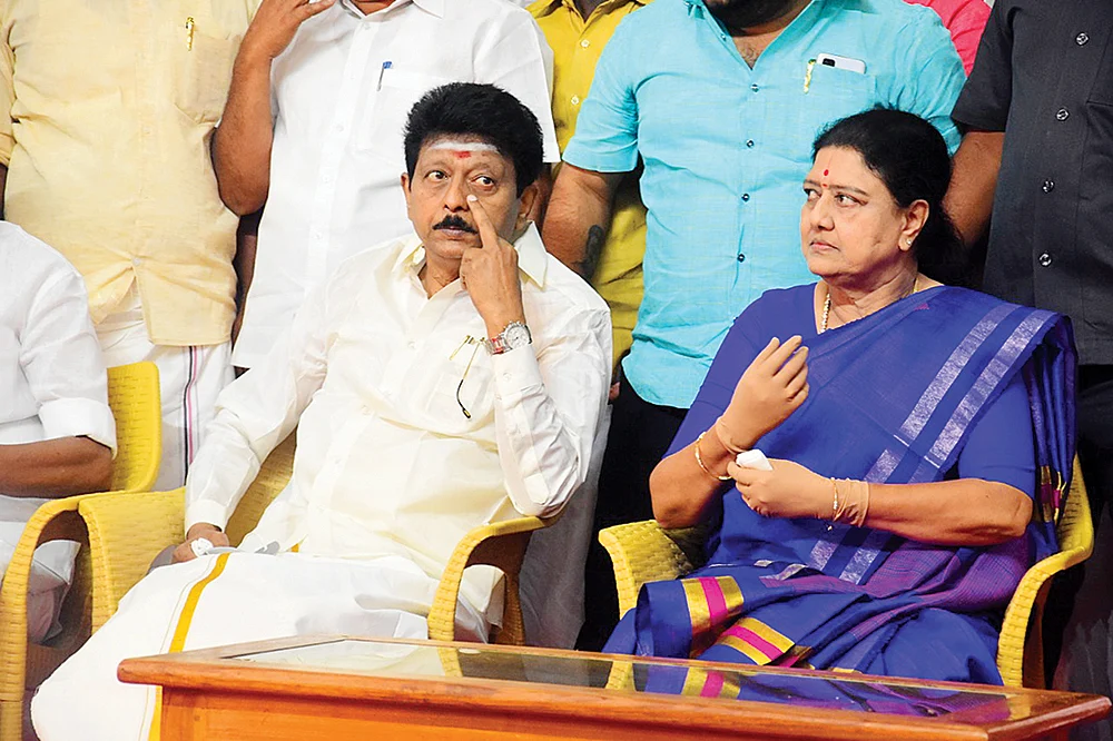 மிஸ்டர் கழுகு: அய்யப்பனுக்கு வெல்கம்... உதயநிதிக்கு வெயிட்டிங்... தி.மு.க-வில் ஷிண்டே ஜுரம்!