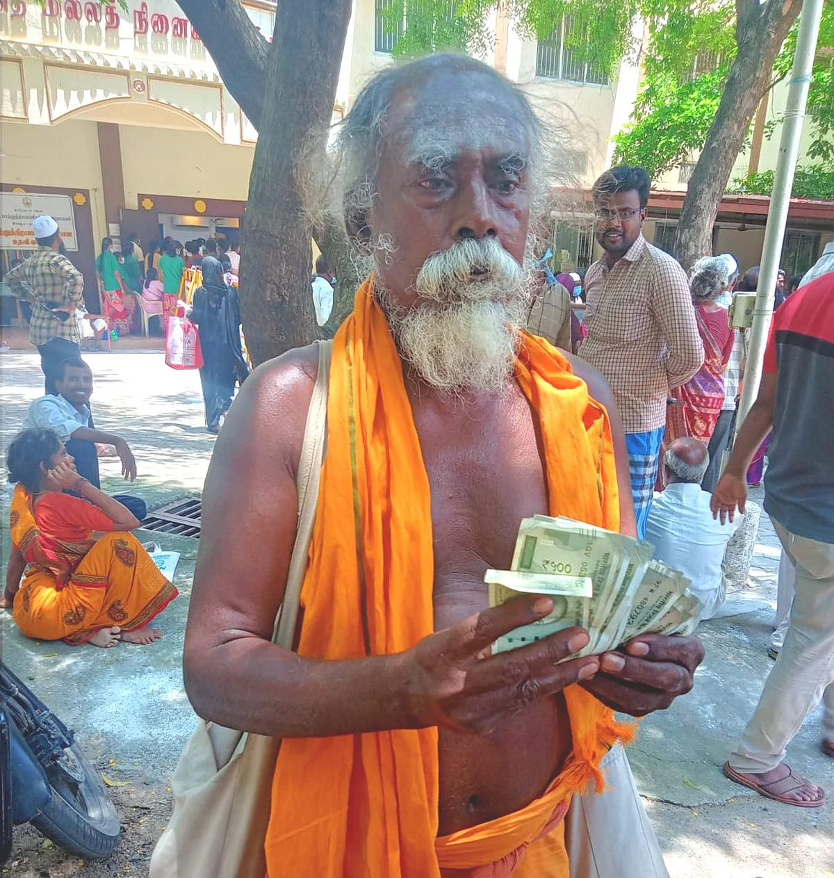 சேவை செய்யும் பூல்பாண்டி தாத்தா